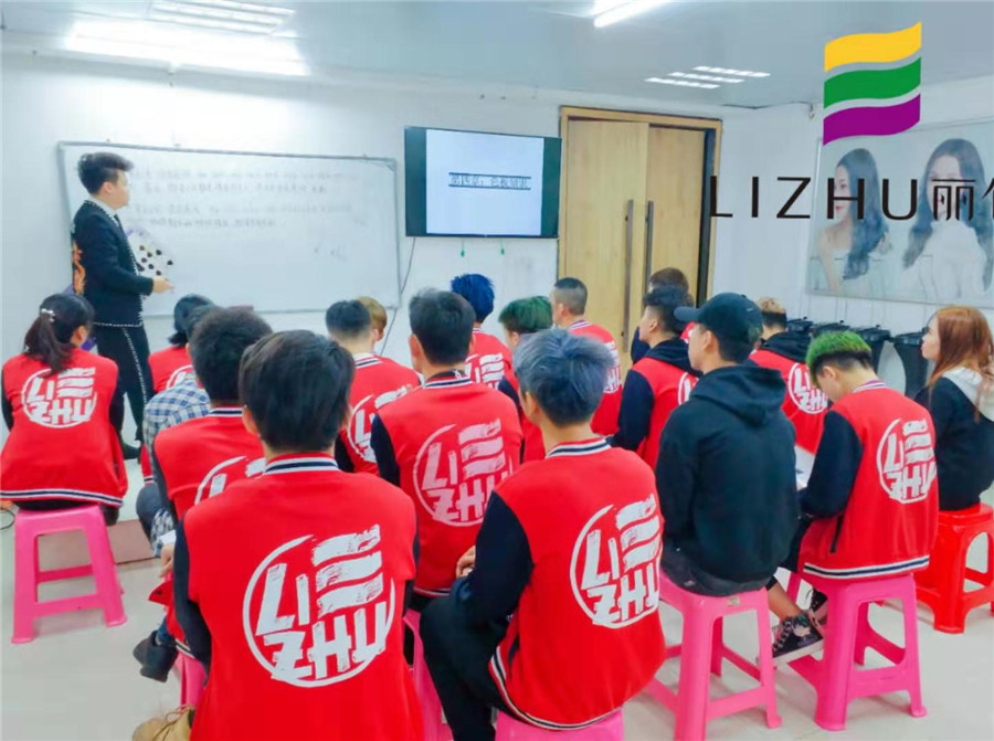 南寧麗竹美發(fā)課堂：當(dāng)你們享受的時(shí)候，別人在奔跑