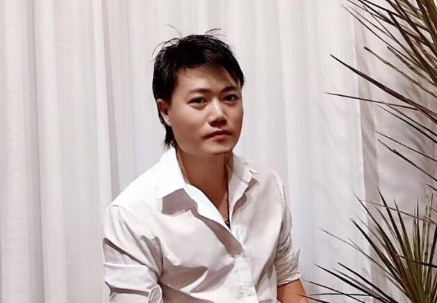 是真的很愛美發(fā)這行，才會投入大把時間和金錢