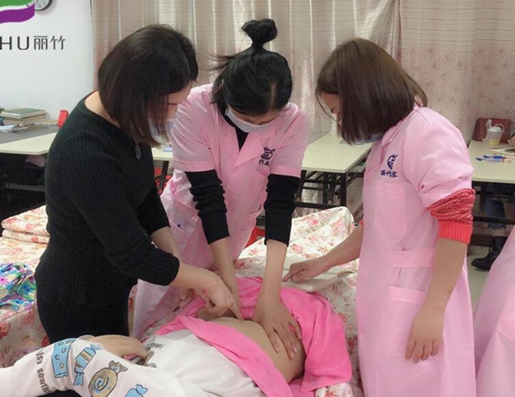 南寧美容培訓(xùn)哪家?guī)熧Y強(qiáng)？快來(lái)看看學(xué)員上課花絮吧