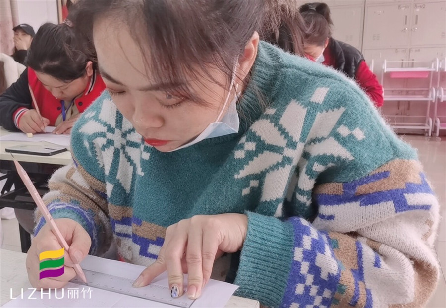 初學(xué)者如何紙上畫(huà)眉？廣西紋繡培訓(xùn)教你畫(huà)