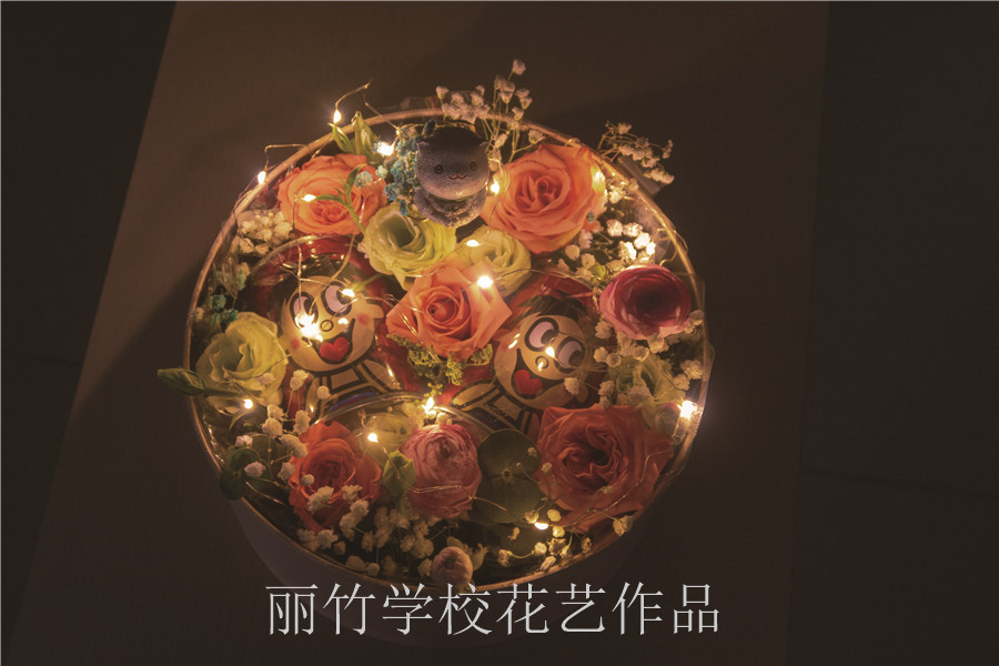 東西插花教程對比，南寧花藝學(xué)習(xí)為你剖析