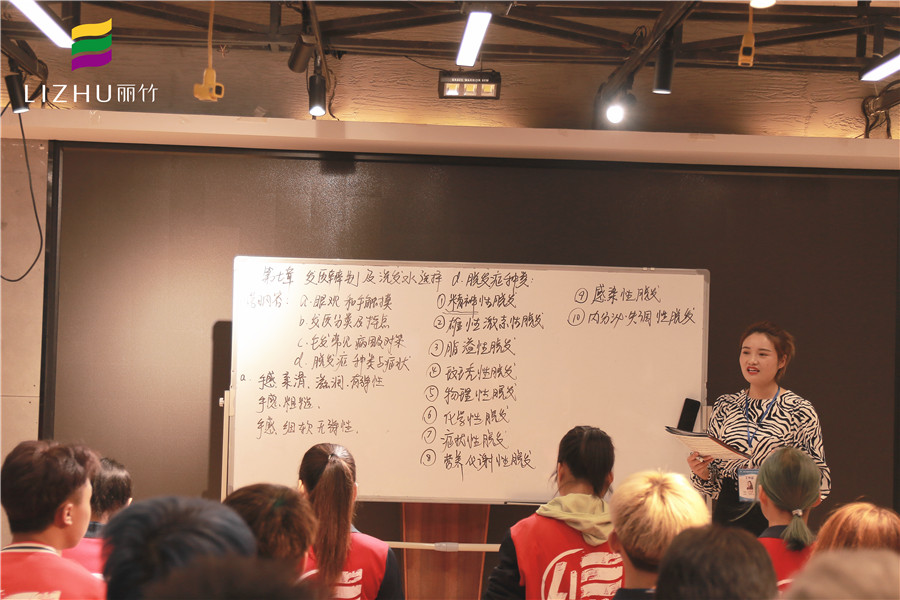 直擊美發(fā)課堂，感受廣西好的美發(fā)學校氛圍
