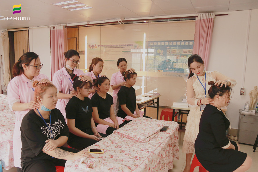 常見中醫(yī)推拿手法，廣西美容學校為你演示