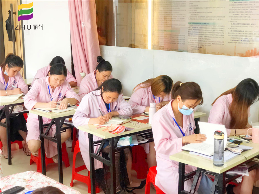 美容師為什么要學(xué)理論知識？南寧專業(yè)美容培訓(xùn)告訴你
