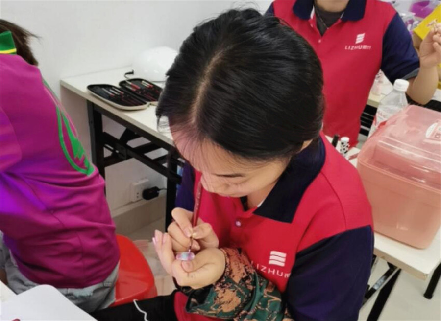 喜歡美甲，是因?yàn)樗娜f(wàn)種風(fēng)情