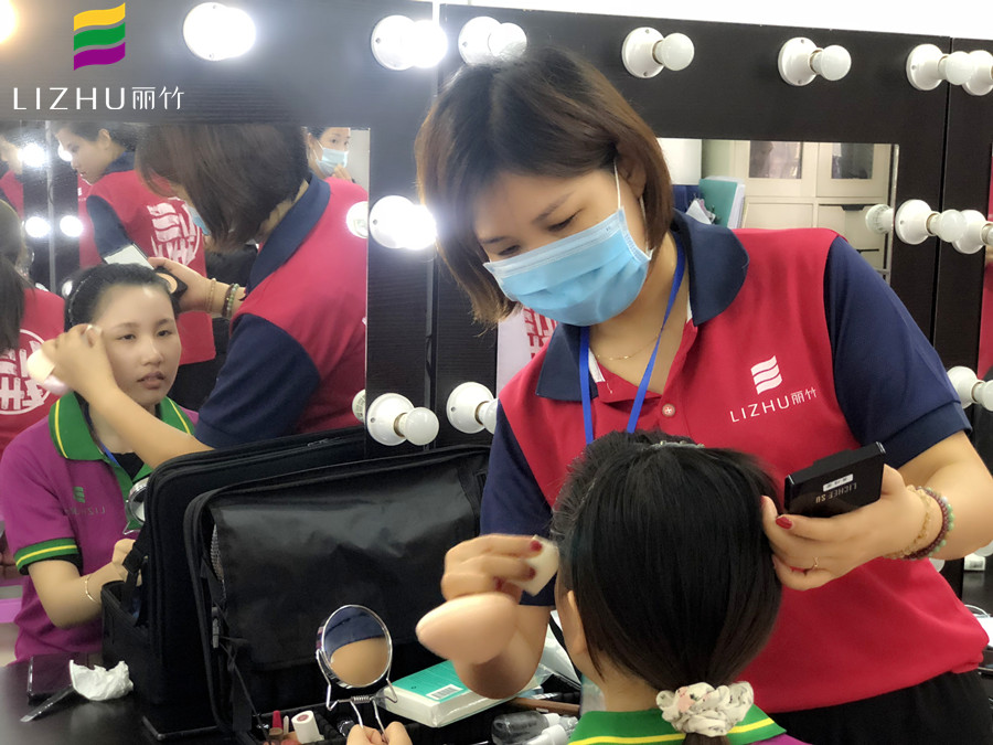 廣西美妝學(xué)校辯證：化妝對皮膚的傷害很大嗎？