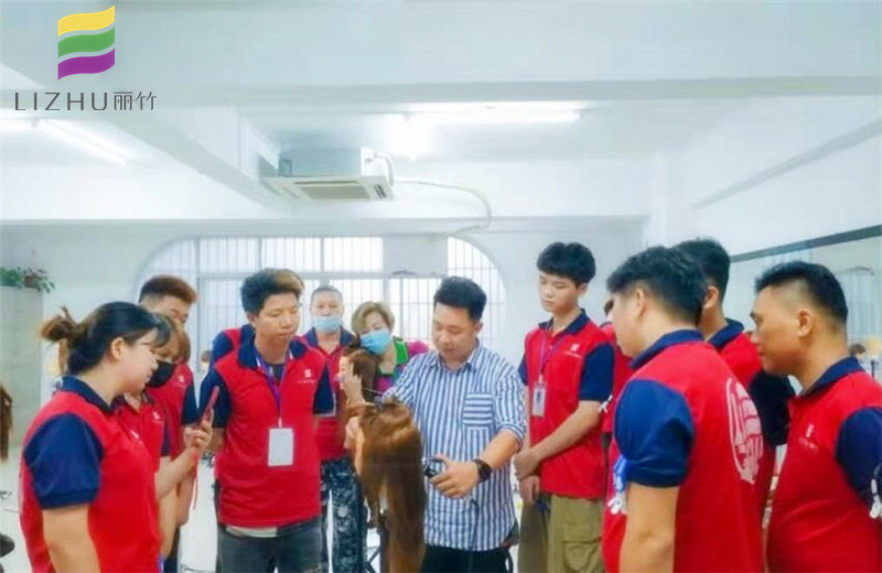 南寧學(xué)美發(fā)哪家好？看看麗竹火爆開班的程度就知道啦
