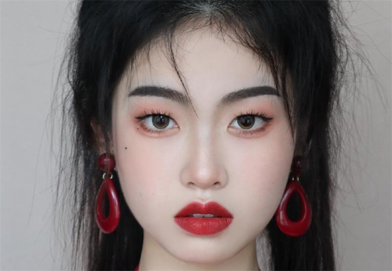 國(guó)風(fēng)少女眼妝怎么畫？快來(lái)南寧專業(yè)化妝學(xué)?？纯?>
								
								<span id=