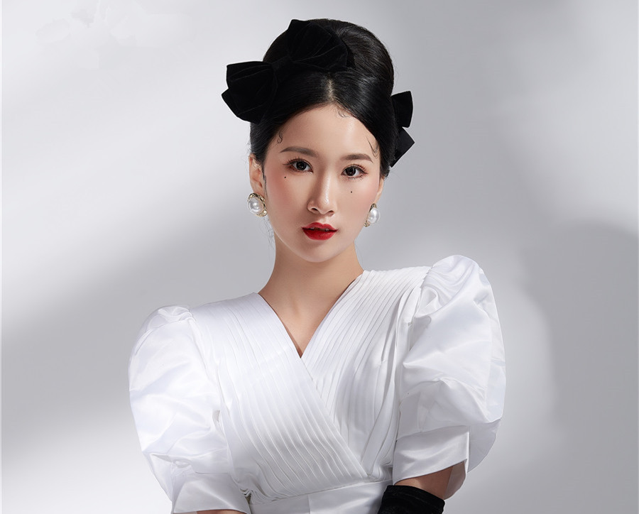 南寧彩妝培訓學校作品：赫本復古造型