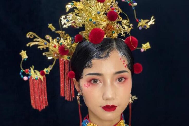 中式新娘造型，廣西彩妝造型學(xué)校作品