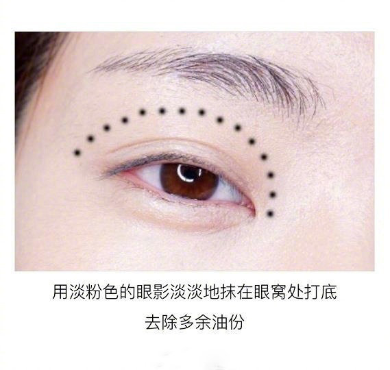 極簡約會妝容教程，和南寧彩妝學(xué)校學(xué)起來
