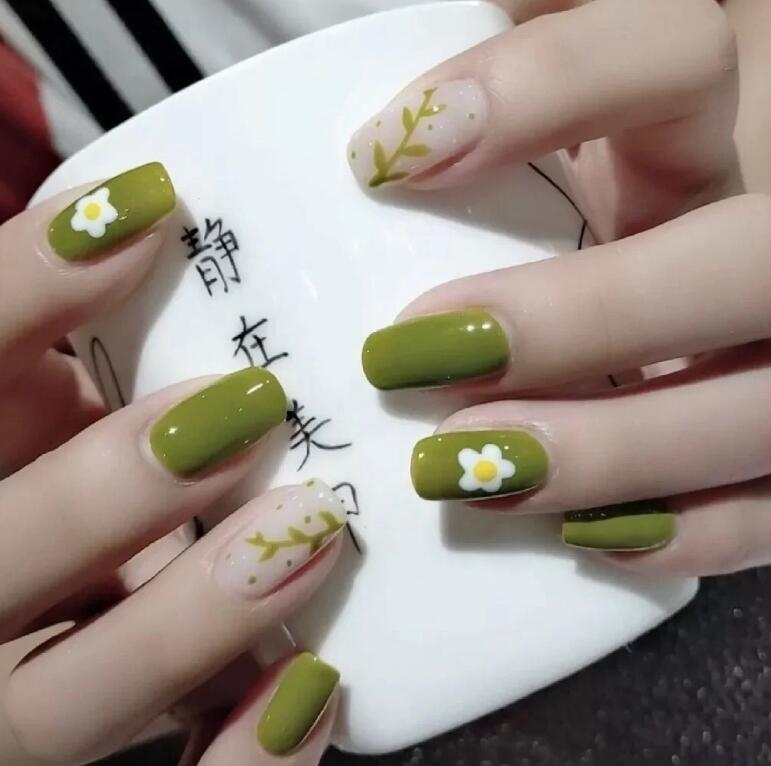 牛油果綠色美甲，和廣西美甲學(xué)習(xí)中心get起來