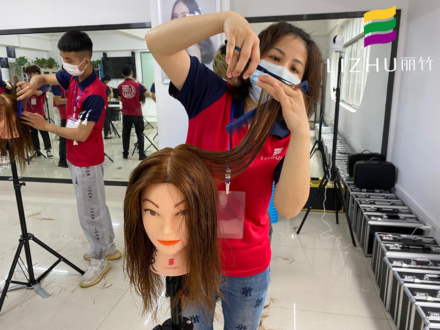 想知道廣西學(xué)美發(fā)哪家正規(guī)？快來看剪女發(fā)的技巧