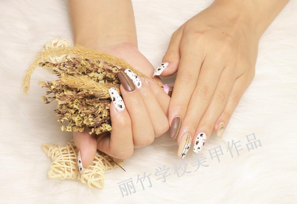 如何擁有閃亮健康的指甲？和南寧美甲培訓(xùn)機構(gòu)一起學(xué)