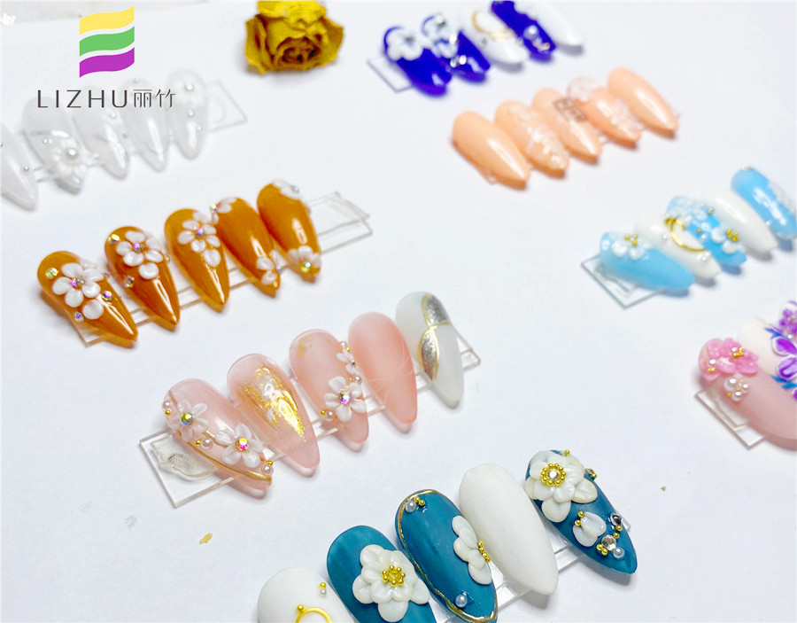 精美雕花美甲作品，告訴你南寧哪里可以學(xué)雕花美甲