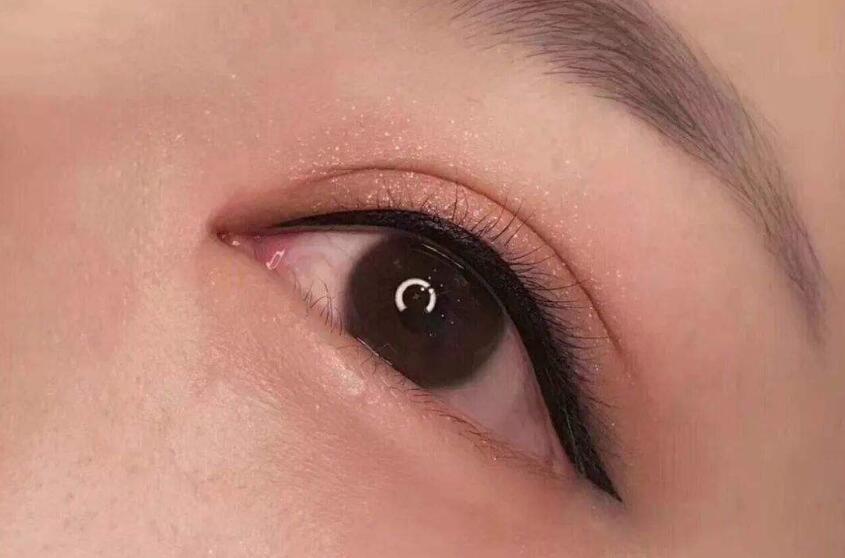 美瞳線多久會(huì)反色？廣西紋繡培訓(xùn)學(xué)校幫你分析