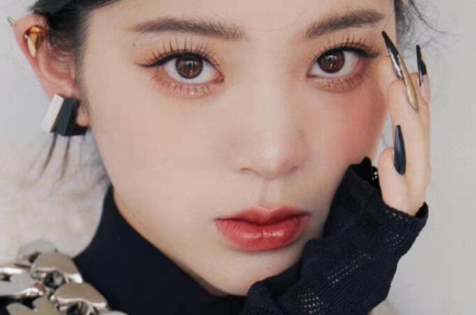 學(xué)小鹿感財閥千金”仿妝，知南寧學(xué)化妝哪家?guī)熧Y強_