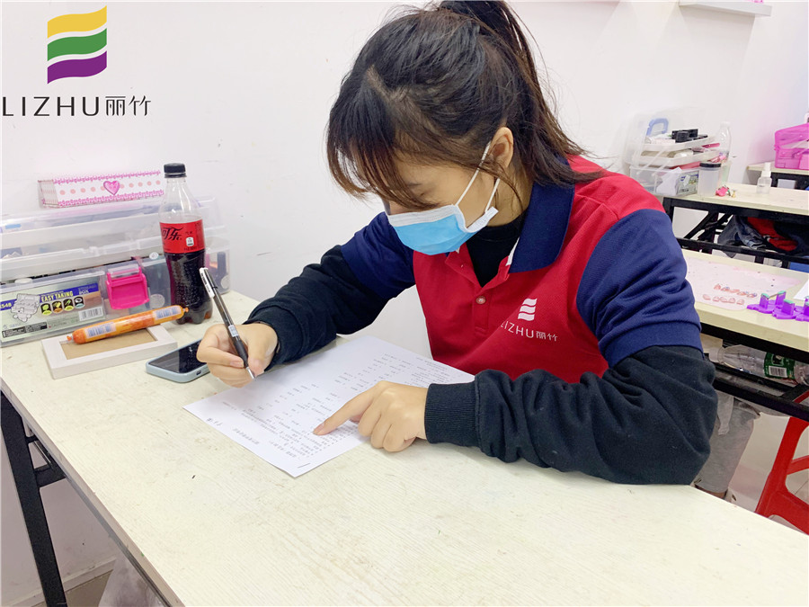 廣西美甲學(xué)校十大名校：學(xué)美甲為什么要重視理論？