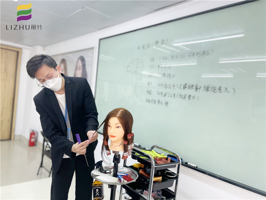 水波紋燙發(fā)實(shí)操，南寧美發(fā)職業(yè)培訓(xùn)