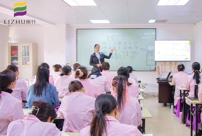 美容學理論知識重要嗎？廣西專業(yè)美容培訓告訴你