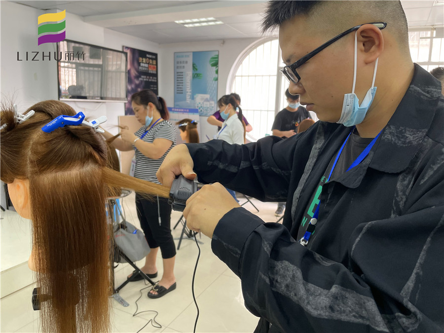 拉直發(fā)的教程知識點(diǎn)概括，廣西學(xué)燙染一對一教學(xué)