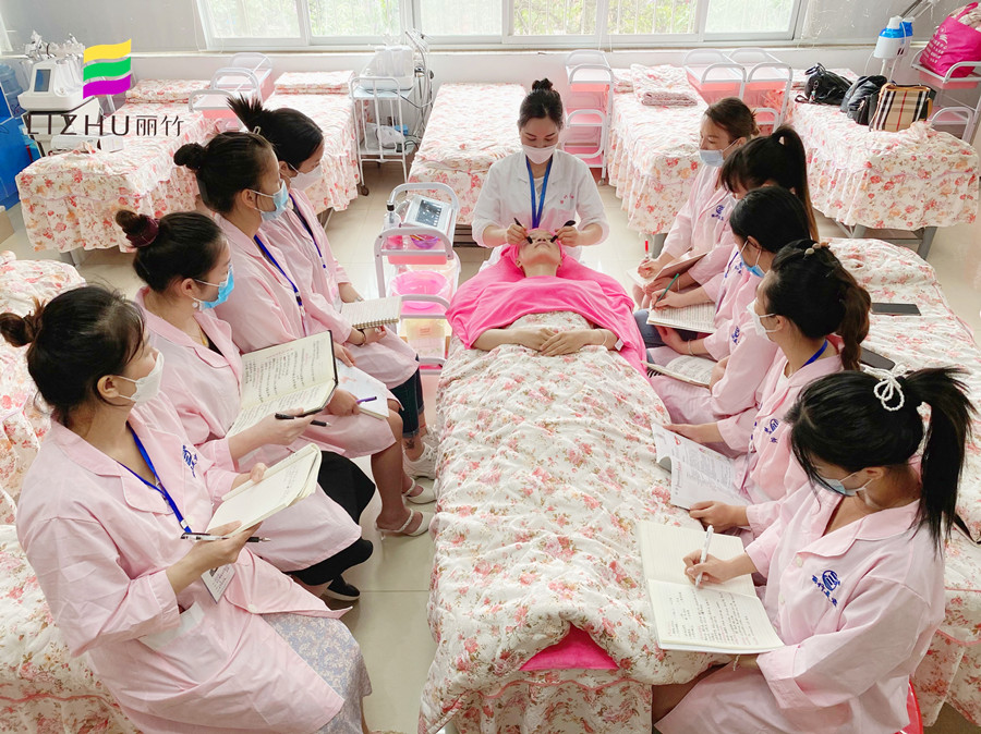 廣西美容理論知識(shí)：你為什么要眼部撥筋？