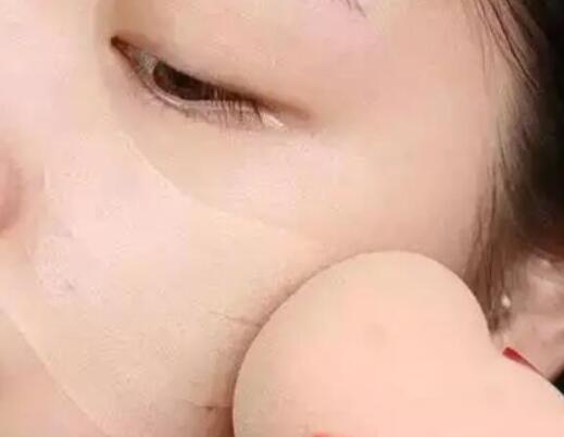 粉底液的正確存方法，南寧彩妝化妝培訓(xùn)教你