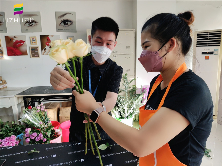 小型花束怎么包？南寧插花師培訓(xùn)班手把手教學(xué)