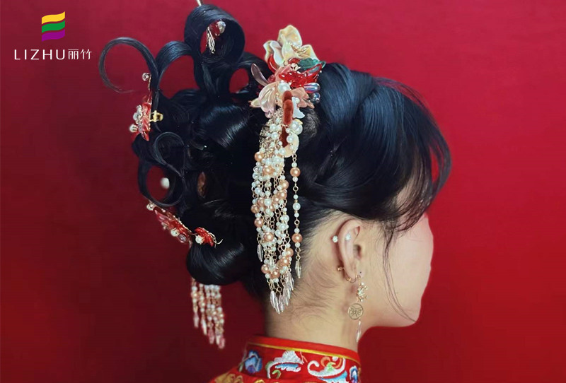 中式秀禾發(fā)型圖片，廣西學(xué)習(xí)化妝盤(pán)發(fā)教程