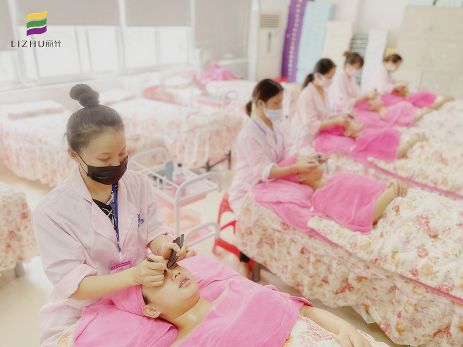 眼部刮痧的好處，南寧美容養(yǎng)生培訓課程