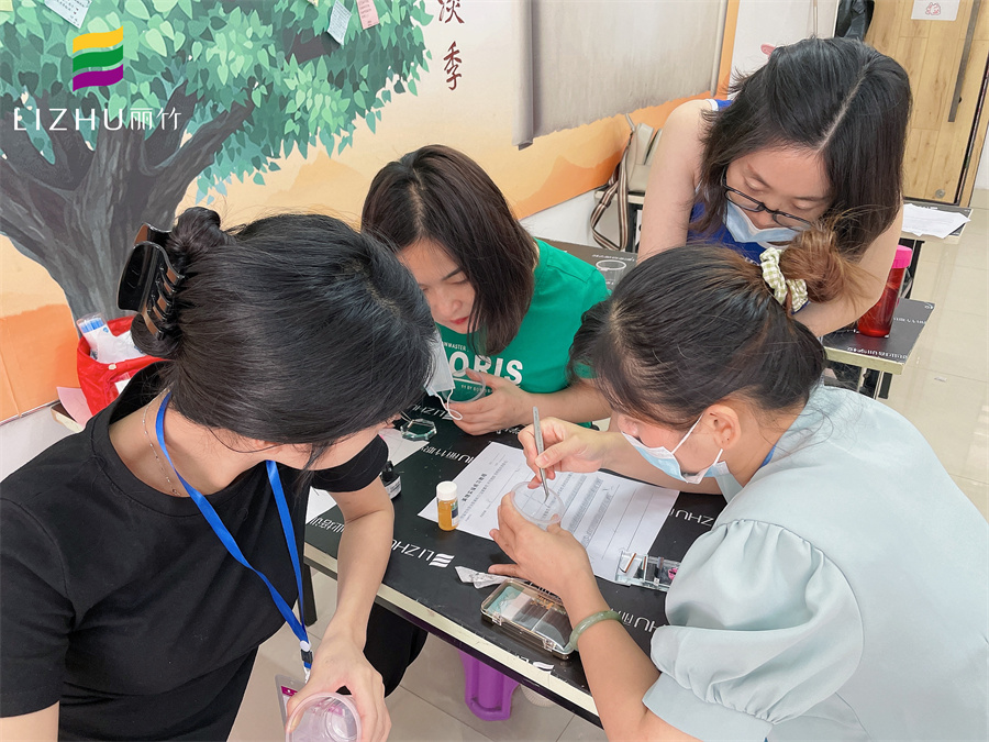 如何用杯子練習(xí)嫁接睫毛？來南寧美睫專業(yè)學(xué)?？纯窗?>
								
								<span id=