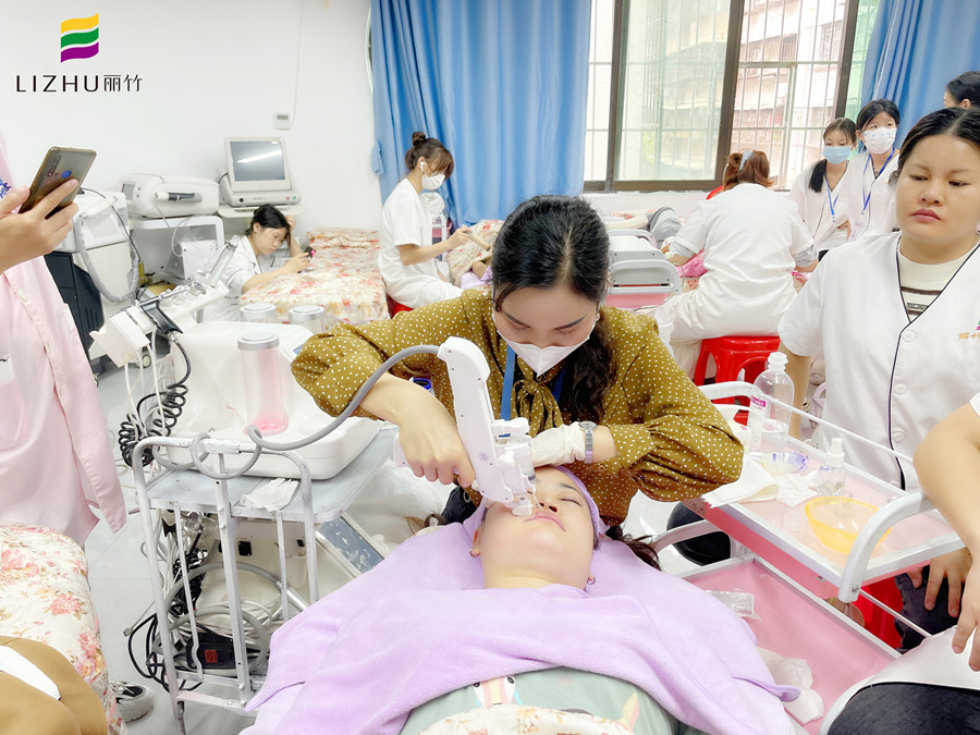 美容院該如何選擇美容儀器？廣西美容儀器培訓(xùn)班教你