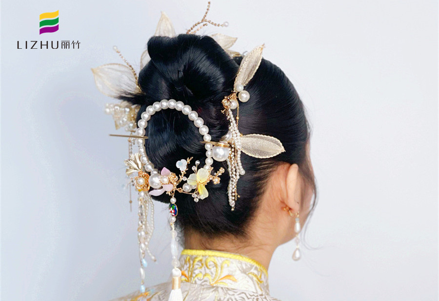 中式新娘發(fā)型，廣西化妝盤(pán)發(fā)學(xué)校演繹中式之美