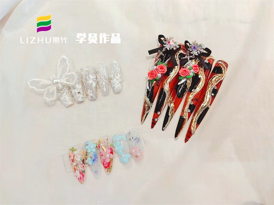 雕花設(shè)計(jì)美甲，廣西美甲課堂實(shí)訓(xùn)作品