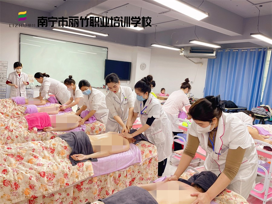 春季背部按摩的好處，廣西美容實(shí)訓(xùn)練習(xí)講解