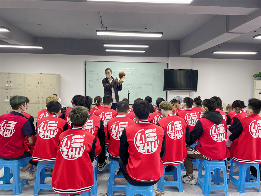 美發(fā)培訓(xùn)要學(xué)哪些內(nèi)容？南寧美發(fā)培訓(xùn)哪家有實(shí)力？