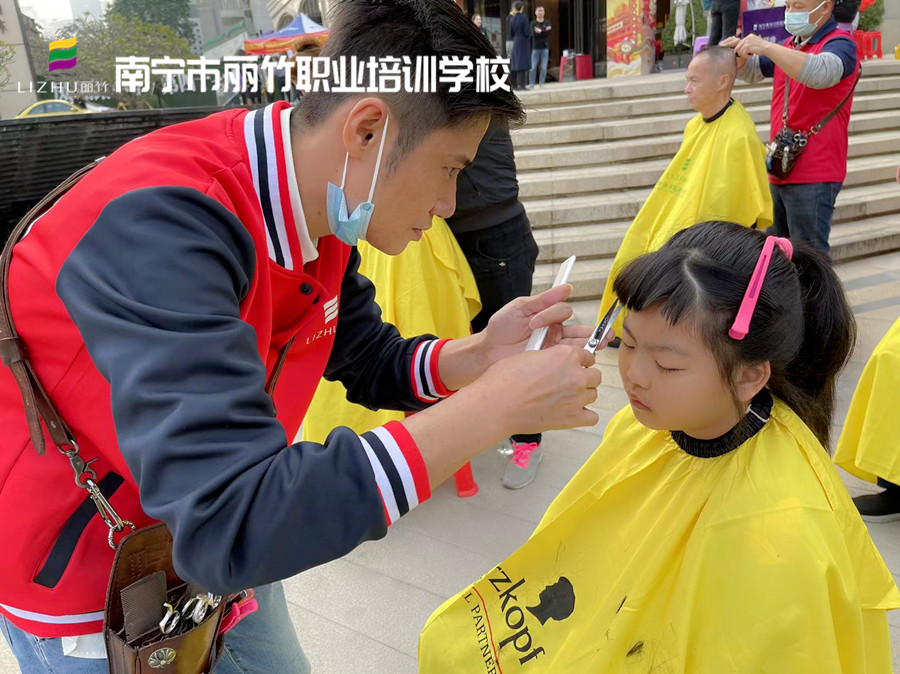 發(fā)分叉怎么保養(yǎng)？南寧美發(fā)養(yǎng)發(fā)護(hù)理頭發(fā)教程