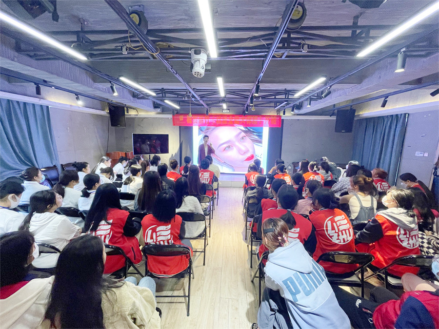 機(jī)器操作紋唇注意事項(xiàng)，一起學(xué)南寧紋繡培訓(xùn)師課程