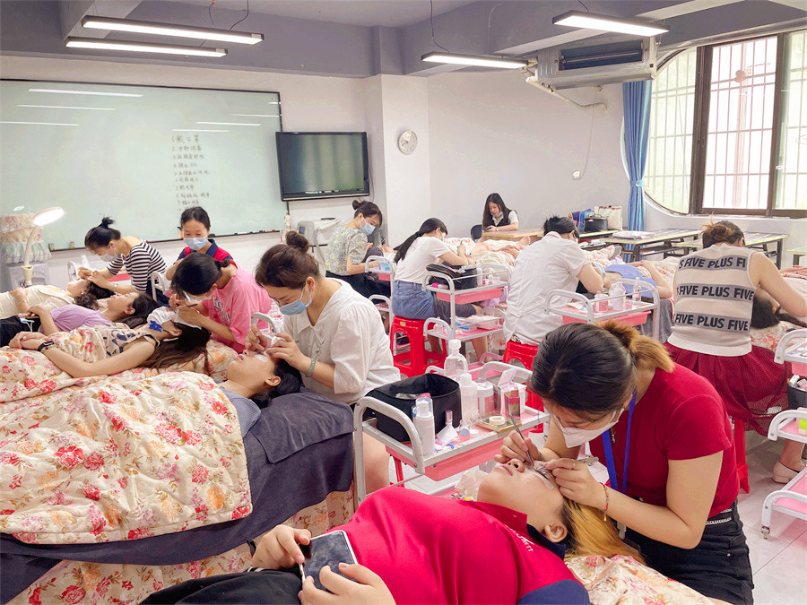 圓滿結(jié)束！麗竹美睫時(shí)尚款式造型班
