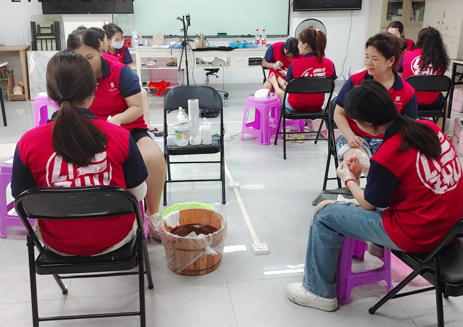 足部護(hù)理如何操作？南寧美甲學(xué)校排名課程