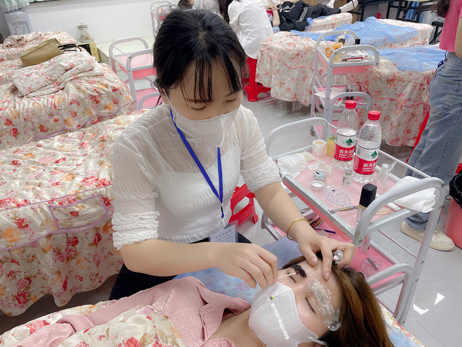 南寧學(xué)紋眉：紋眉結(jié)痂速度慢怎么辦？