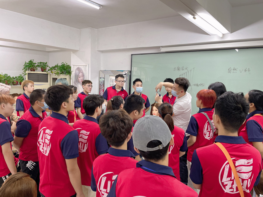 南寧剪發(fā)：打?。考舳?？傻傻分不清