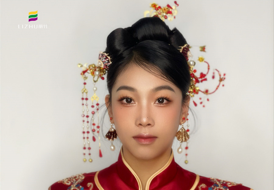 秀禾新娘造型，廣西新娘化妝造型學(xué)校演繹中國(guó)風(fēng)