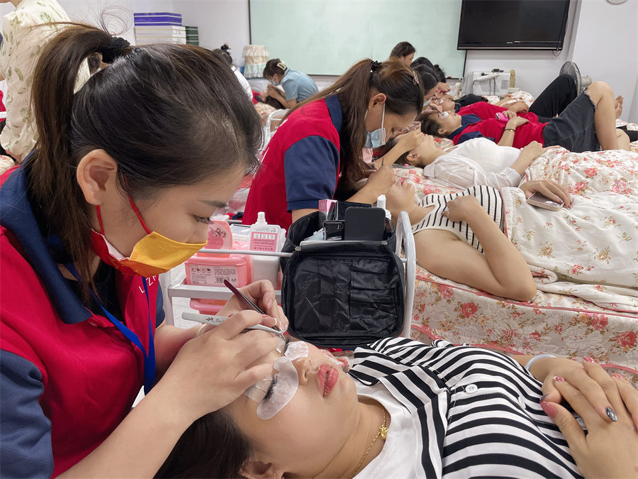 美睫是什么？南寧哪里可以學(xué)美睫？