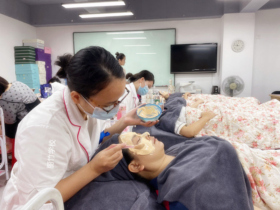 紋眉后可以敷面膜嗎？廣西紋繡師解釋給你聽
