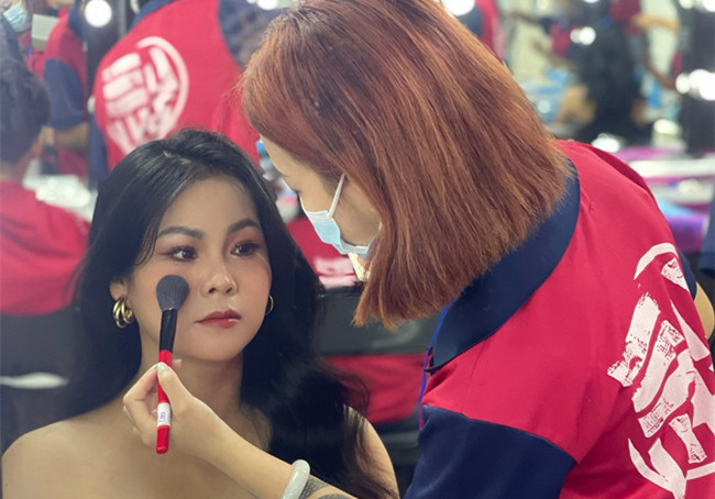 披發(fā)造型新娘，零基礎(chǔ)化妝造型