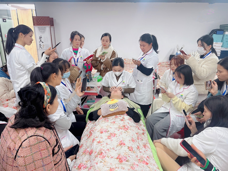 南寧頭療技師：為什么要經(jīng)絡(luò)梳梳頭？