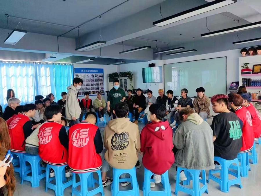為什么他們都選廣西美發(fā)職業(yè)學(xué)校？