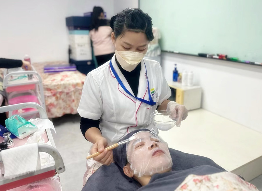 日?；A(chǔ)面部護理手法，廣西皮膚管理培訓