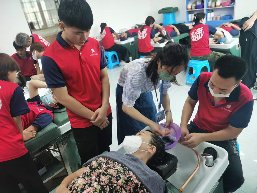 頭發(fā)為什么要進行奶療？南寧學洗頭護發(fā)